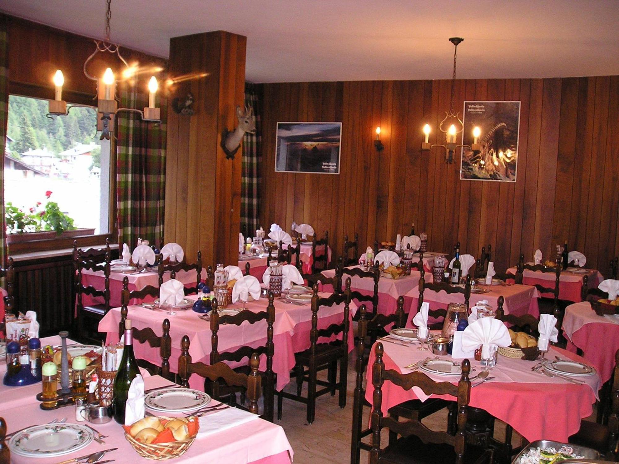 Hotel Al Caminetto Valtournenche Eksteriør billede