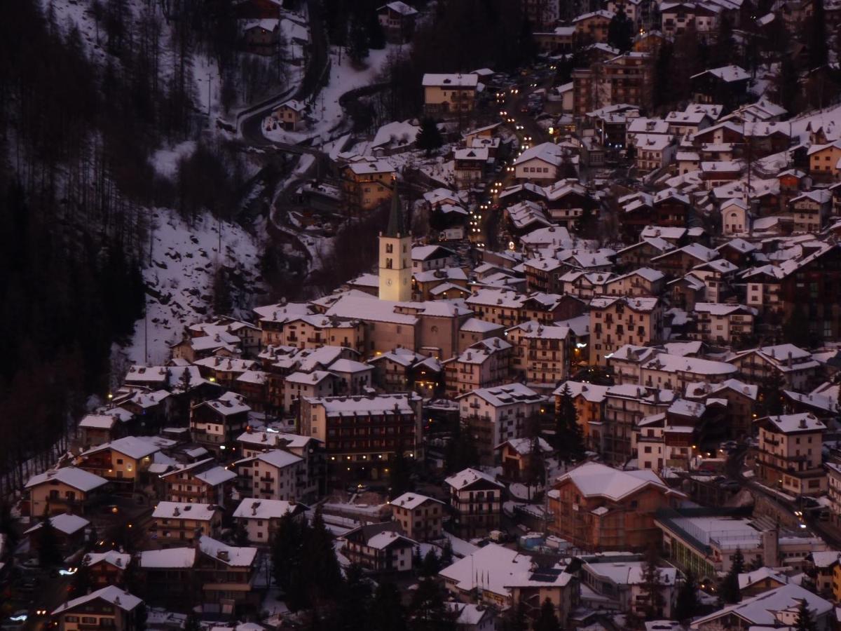 Hotel Al Caminetto Valtournenche Eksteriør billede